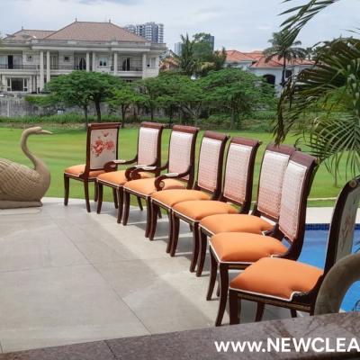 Jasa Cuci Sofa Surabaya1